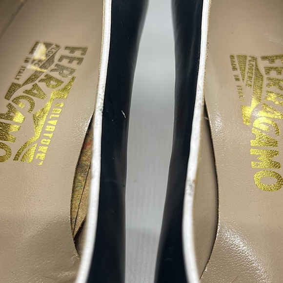 Salvatore Ferragamo Authentic Classic Navy/White Heel Shoes **Size 9B** - Picture 8 of 9